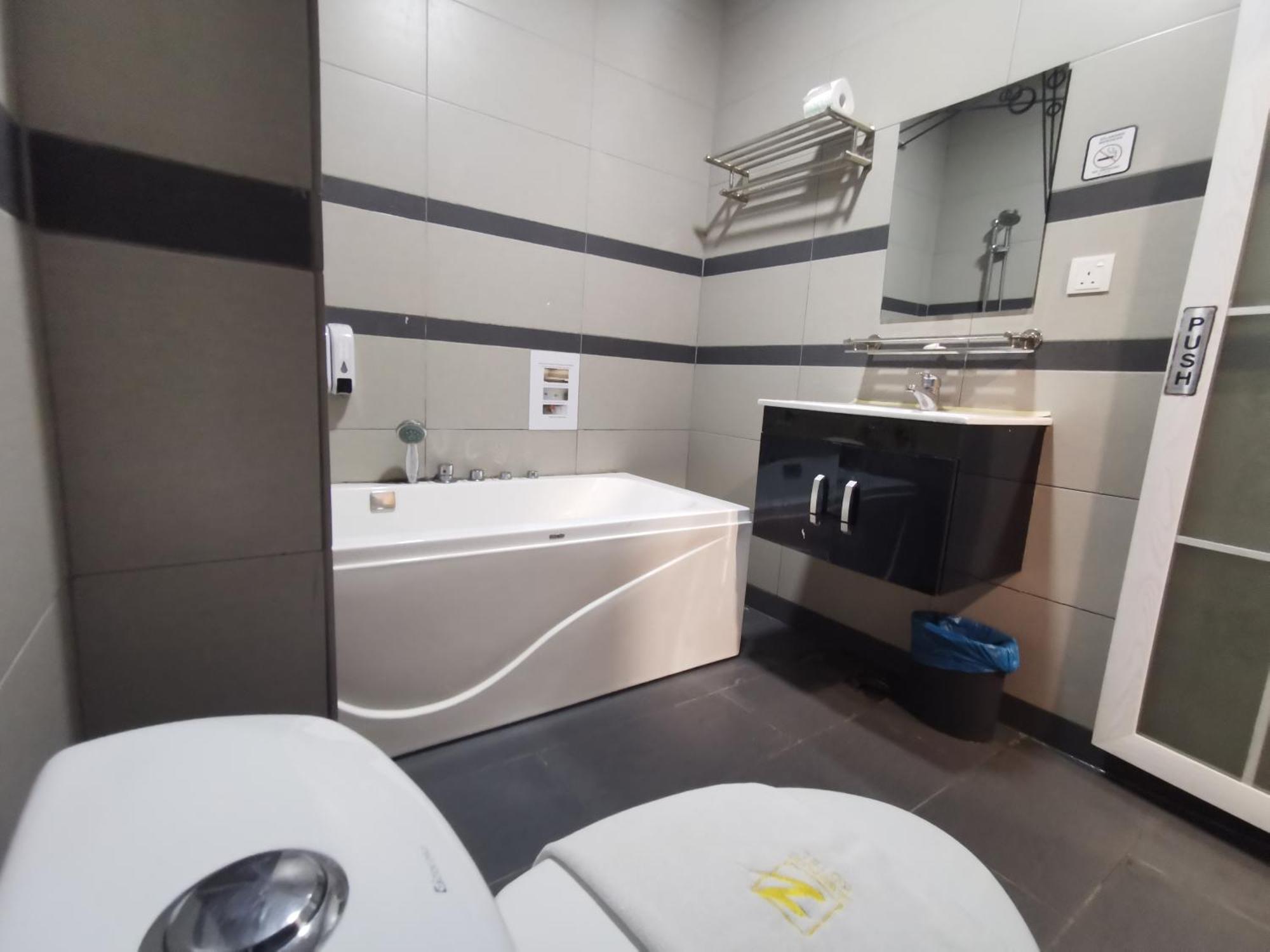 Zenz Hotel Kulai Ngoại thất bức ảnh